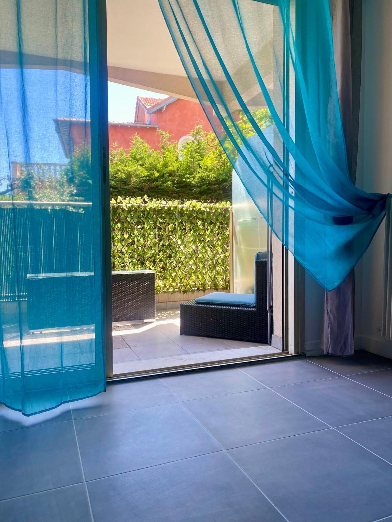 Studio Jardin Fleuris Parking Nice Exterior photo